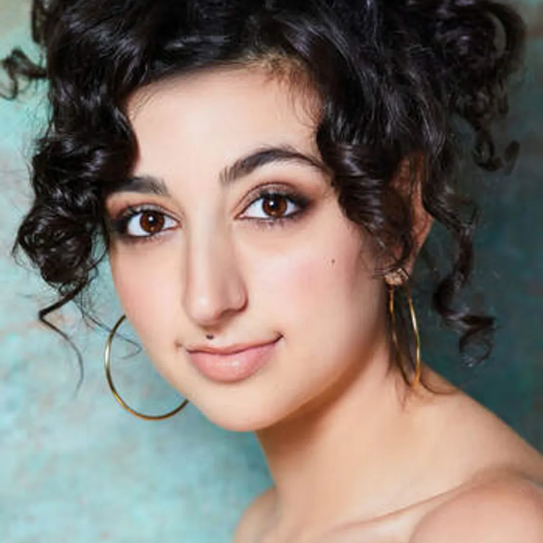 Headshot of Veronica Mansour.