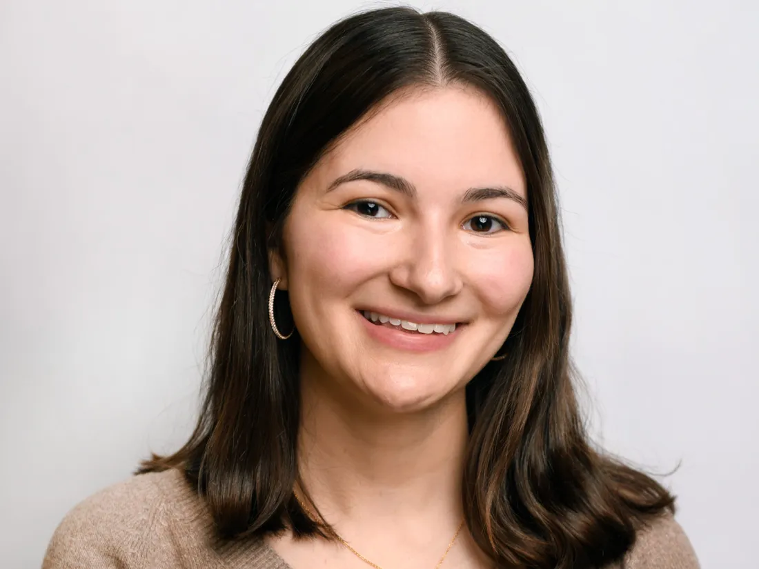 Headshot of Rachel Mondschein.