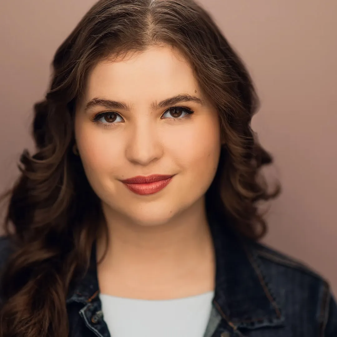 Headshot of Eleni Stavros.