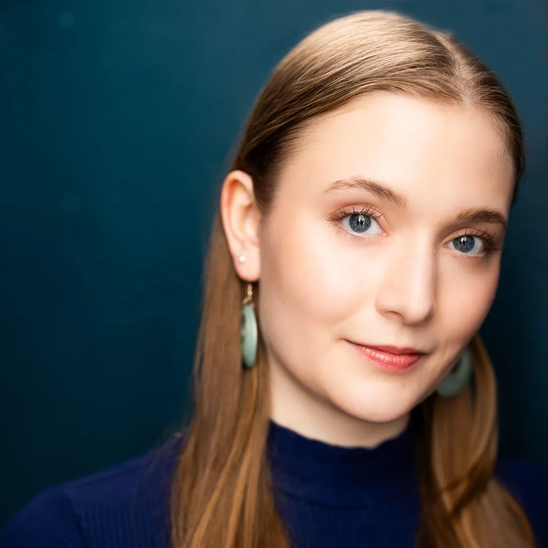 Headshot of Victoria Rivard.