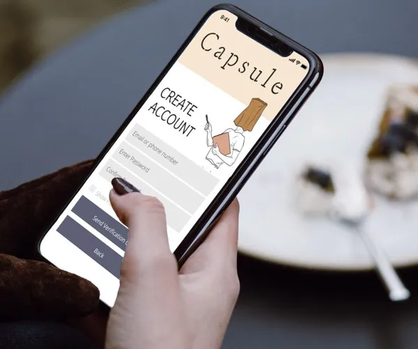 A person uses the app Capsule.